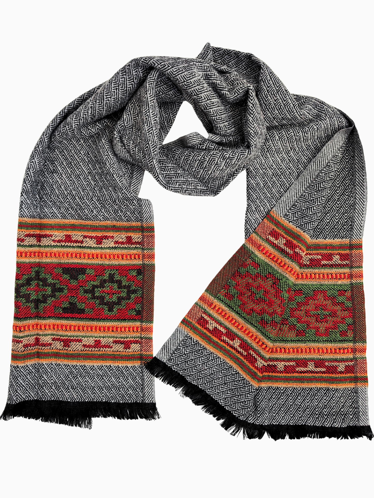 Sciarpa vintage in lana pashmina grigio chiaro con motivo tribale colorato a bordo largo
Questa sciarpa di lana vintage è una splendida combinazione di stile classico e colori vivaci. Il corpo principale della sciarpa è di un grigio morbido e caldo, mentre il bordo inferiore presenta un sorprendente motivo di triangoli colorati nelle tonalità del rosso, dell'arancione e del verde.