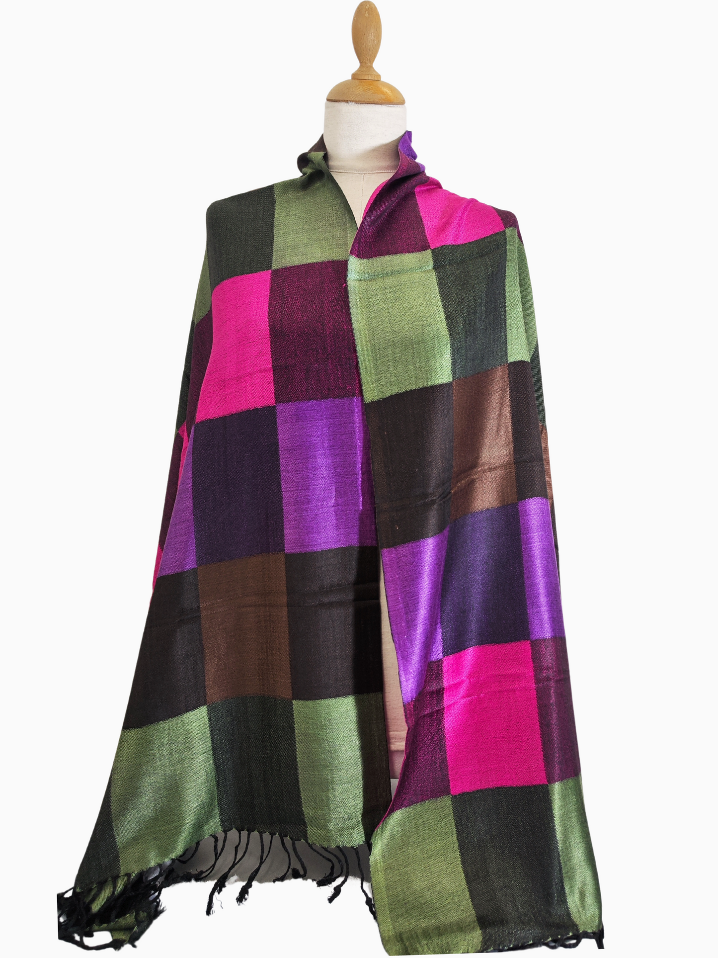 Ein karierter Pashmina-Seidenschal
Karierter Schal aus Pashmina-Woll-Seiden-Gemisch
Mehr Details:
Ein lebhafter karierter Schal aus einer luxuriösen Mischung aus Pashmina-Wolle und Seide.
Eine Nahaufnahme eines fein karierten Schals aus Pashmina-Wolle und Seide.
Kreativ und anregend:
Dieser karierte Schal aus einer Mischung aus Pashmina-Wolle und Seide ist ein Wandteppich aus Wärme und Eleganz.
Dieser karierte Schal ist ein Traum aus Pashmina-Wolle und Seide gewebt.