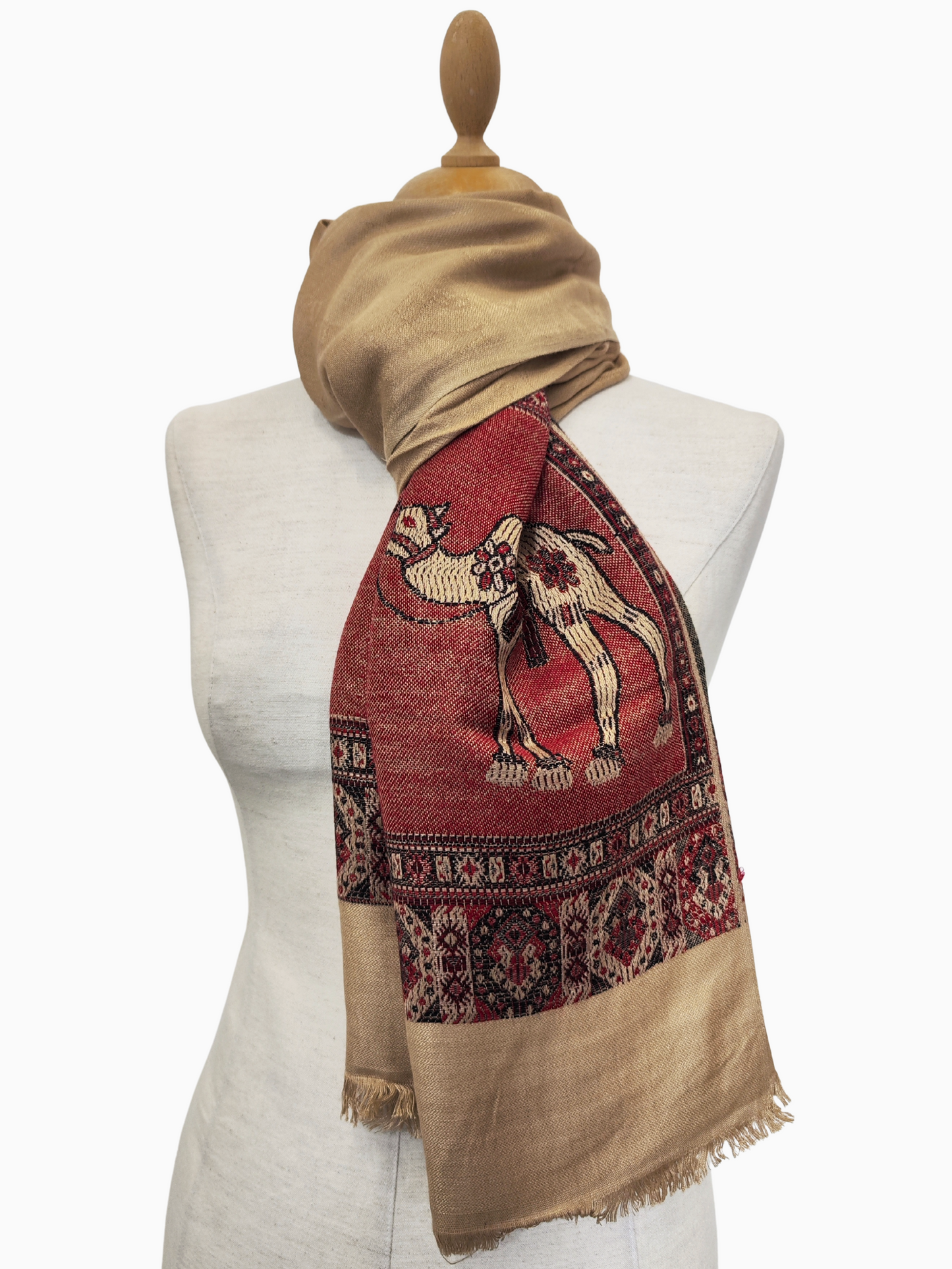 camel shawl, elephant shawl, heritage wrap, Indian ethnic scarf, boho festival shawl, golden beige shawl, handmade gift scarf, artisan fashion, winter wrap, unisex ethnic scarf, slow fashion
Kamel Schal, Elefanten Schal, Heritage Tuch, Indischer Ethno Schal, Boho Festival Schal, goldbeiger Schal, handgemachtes Geschenk Tuch, Kunsthandwerk Mode, Winter Umschlagtuch, Unisex Ethno Schal, Slow Fashion