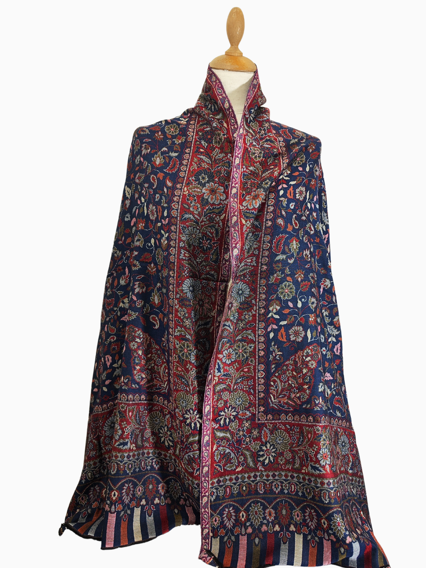 Seiden- und Baumwollmischung Stola-Schal-Wickel in Rot/Blau Kombination Paisley Design Selbstmuster Druck Herbstkollektion 2024