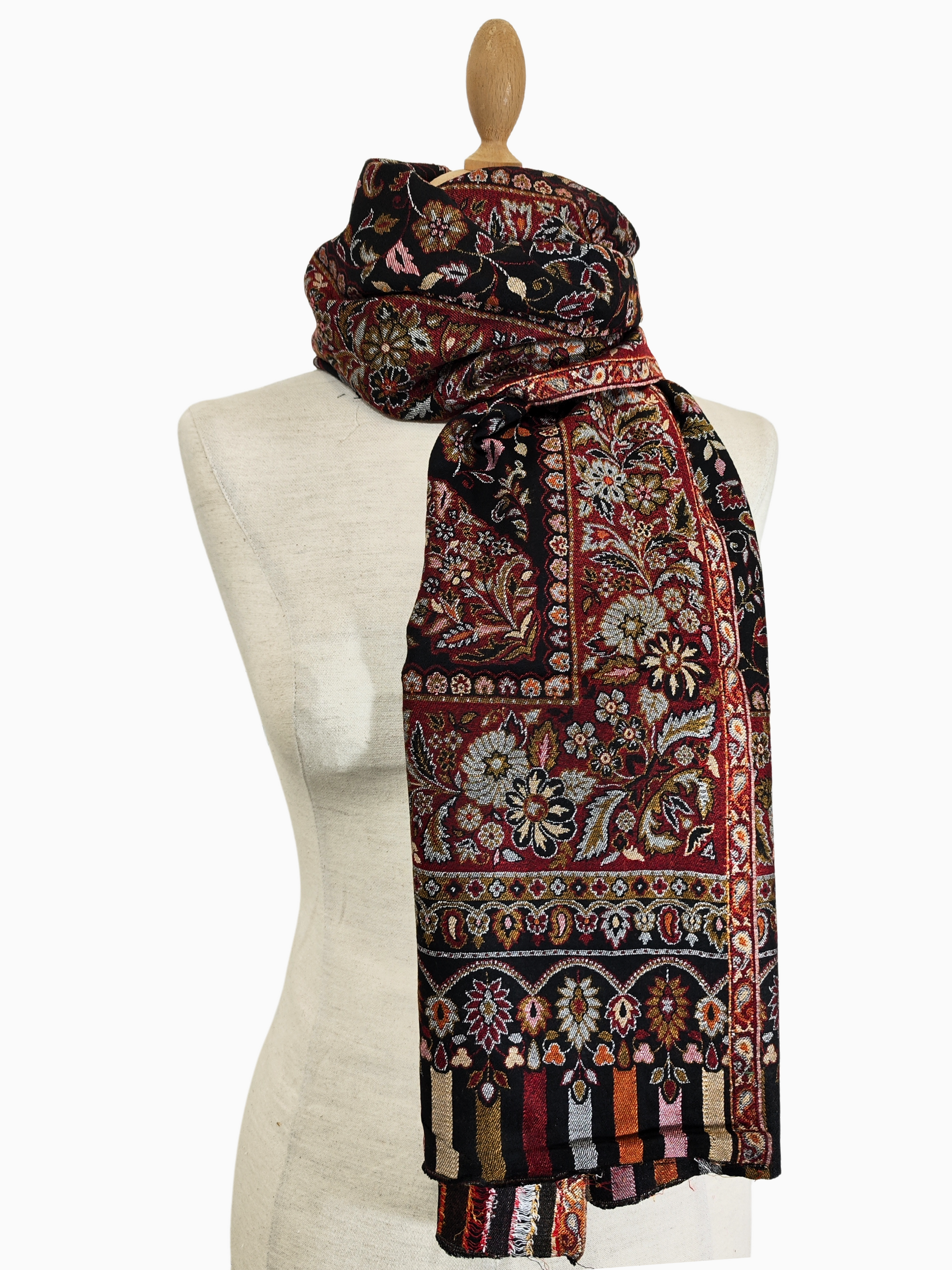 Schal hawl Tuch Wrap Floral Paisley Winter Herbst Luxurious silk scarf in deep burgundy and black, featuring a vibrant floral and paisley design 