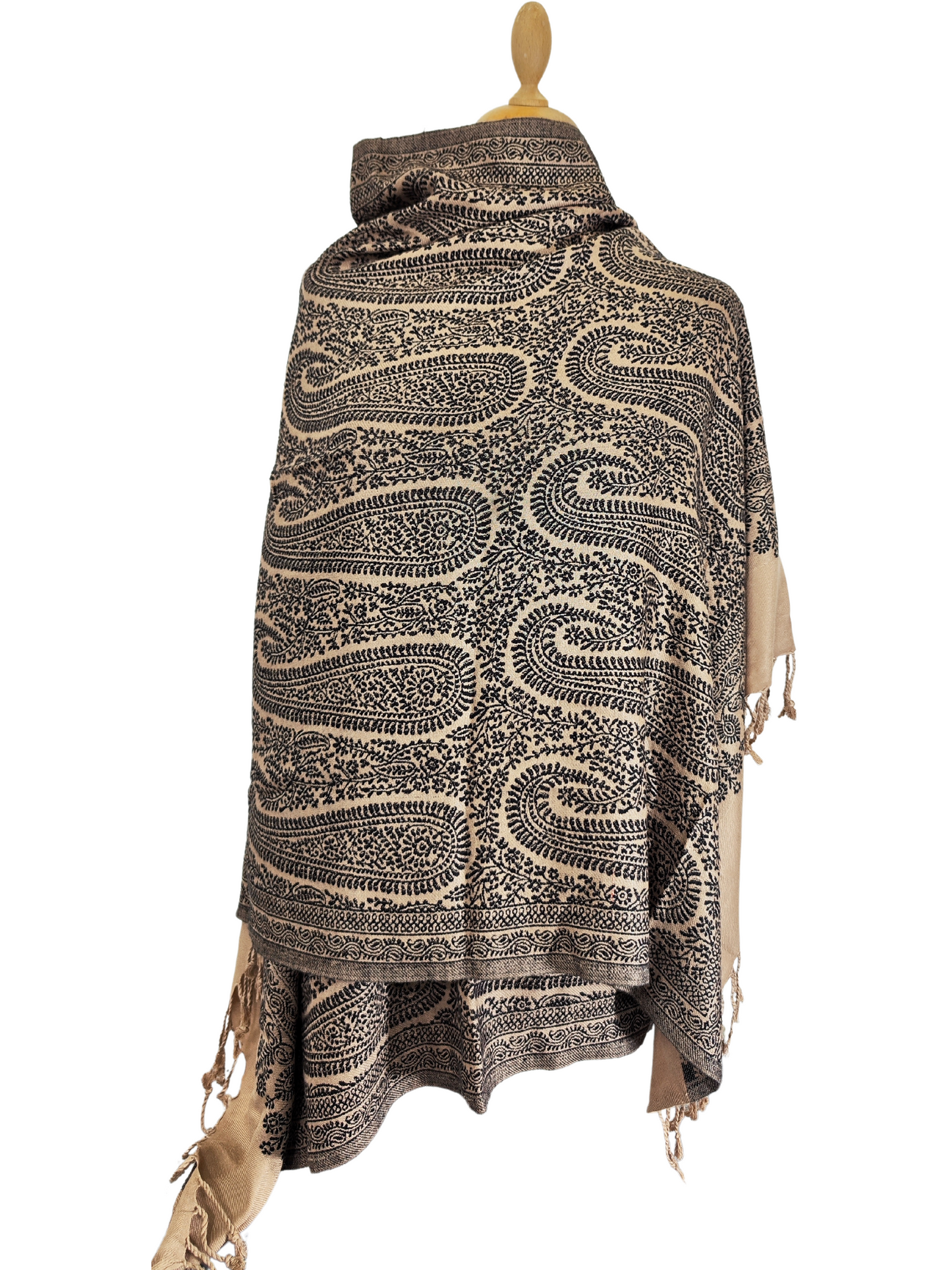 Soft beige shawl with an intricate dark brown paisley design
Luxurious beige shawl featuring a woven paisley pattern