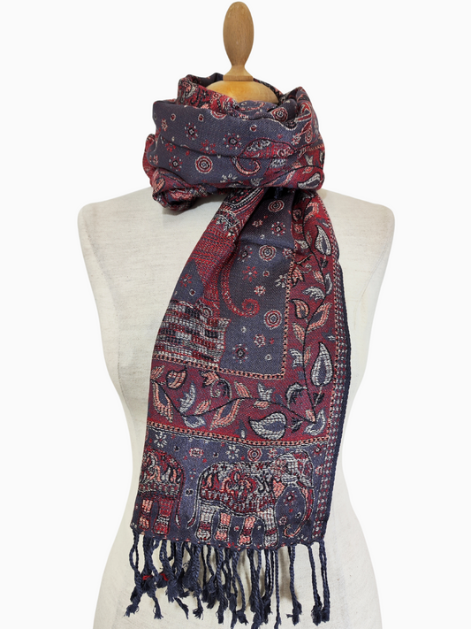 Aufwändig gewebter Pashmina-Schal mit violettem Hintergrund, roten, goldenen und blauen Elefanten- und Blumenmotiven und Quasten.
Luxuriöser Pashmina-Schal mit einer bezaubernden Mischung aus Lila, Rot, Gold und Blau, verziert mit eleganten Elefanten- und Blumenmotiven und mit Quasten.
Frauen Damen Schal Tuch Trending Warm Winter