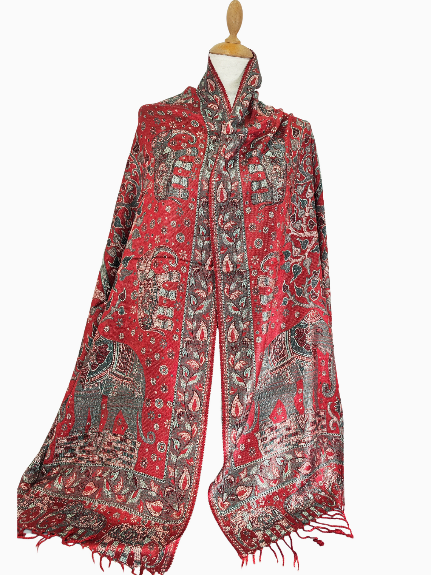 Schöner Pashmina-Schal mit lebhaftem Design. Er hat einen überwiegend roten Hintergrund mit komplizierten Blumen- und Elefantenmotiven in Rot-, Gold- und Blautönen