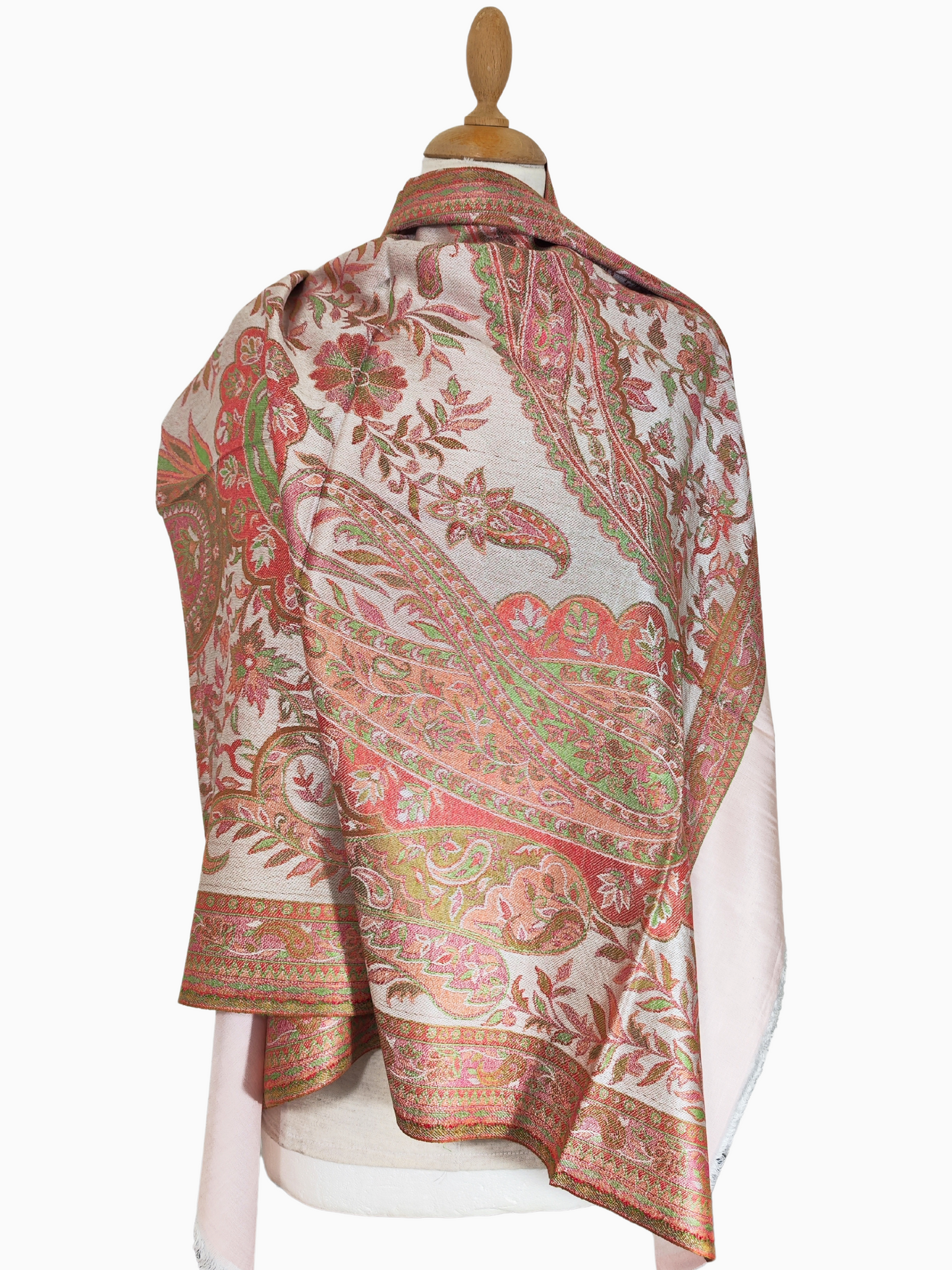 Châle rose à motif paisley. Châle floral rose