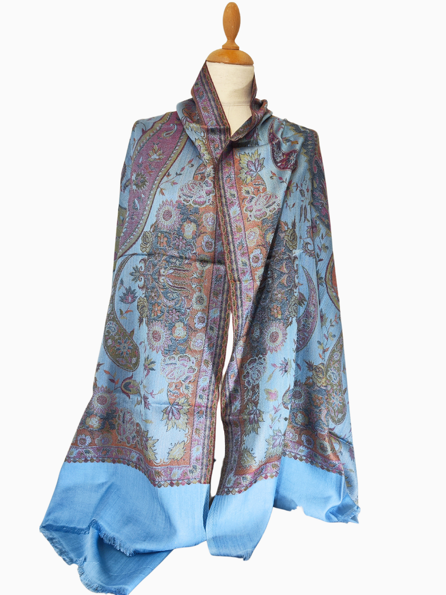 Châle cachemire bleu
Châle en pashmina bleu ciel
Châle pashmina bleu ciel à motifs cachemire et bords frangés
Luxueux châle pashmina en laine et soie mélangée bleu ciel avec motifs cachemire complexes
Acheter en ligne un châle pashmina en laine mélangée châle cachemire bleu ciel pour femme