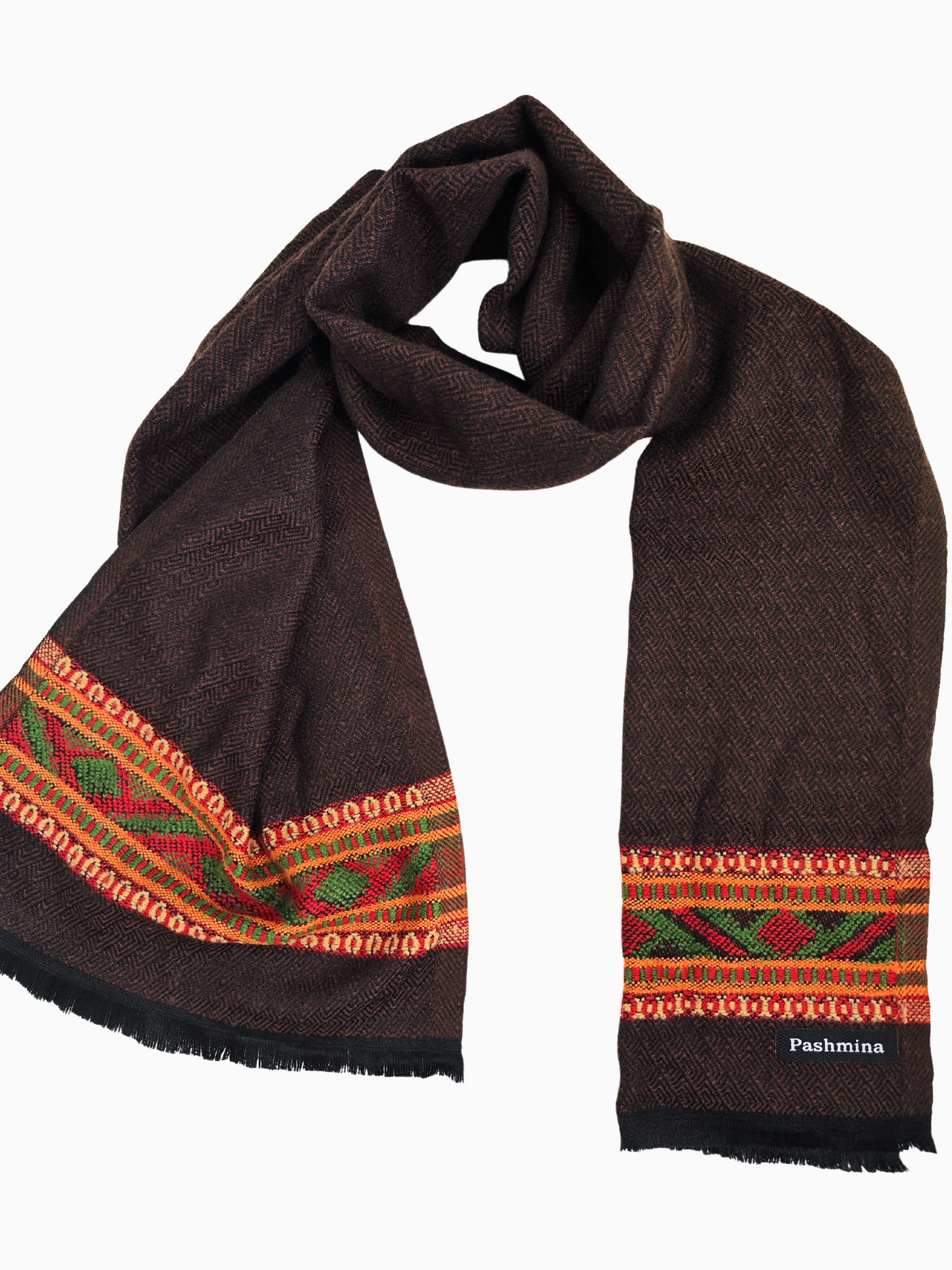 Écharpe en laine marron foncé à motif tribal vintage, conçue pour apporter chaleur et style en hiver. Cet accessoire boho-chic allie confort douillet et esthétique tribale intemporelle, parfait pour les temps froids et les superpositions décontractées.