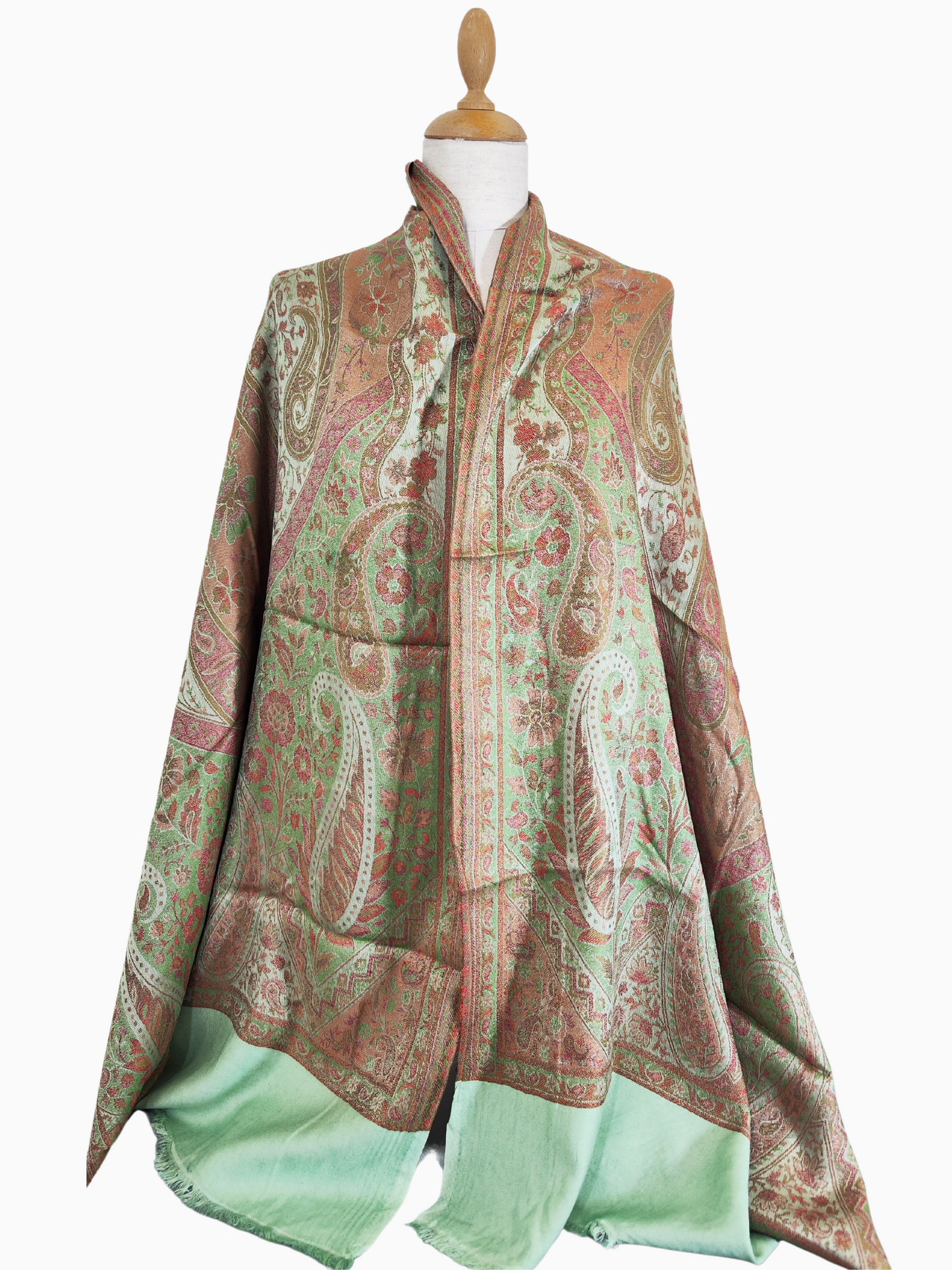 Scialle reversibile in Pashmina con bordo verde chiaro e ampio motivo paisley nei toni dell'arancio e del marrone. Un lussuoso scialle in Pashmina realizzato in misto seta, con un accattivante motivo paisley nelle calde tonalità dell'arancio e del marrone su un rilassante sfondo verde chiaro. regalo, Natale, figlia, madre, famiglia, amici, Capodanno, Inverno