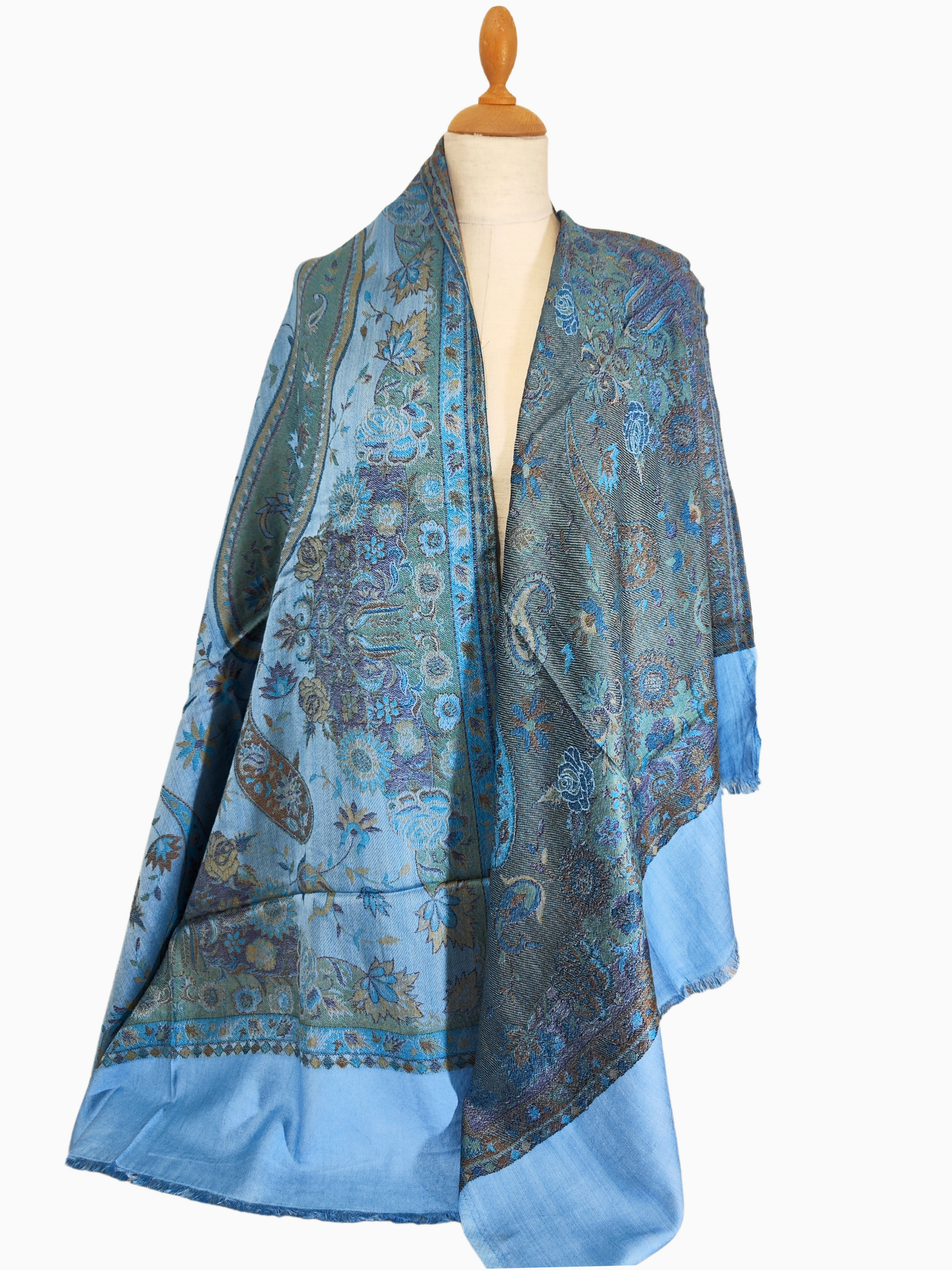 Blue Pashmina Shawl with Paisley Pattern and Fringe
Pashmina Shawl in Blue Paisley Design, A luxurious Pashmina shawl in blue with a paisley design, made from a blend of Pashmina, Wool, and Silk. Boho, Kashmir, Cashmere, Gift, Christmas, Winter, Warm