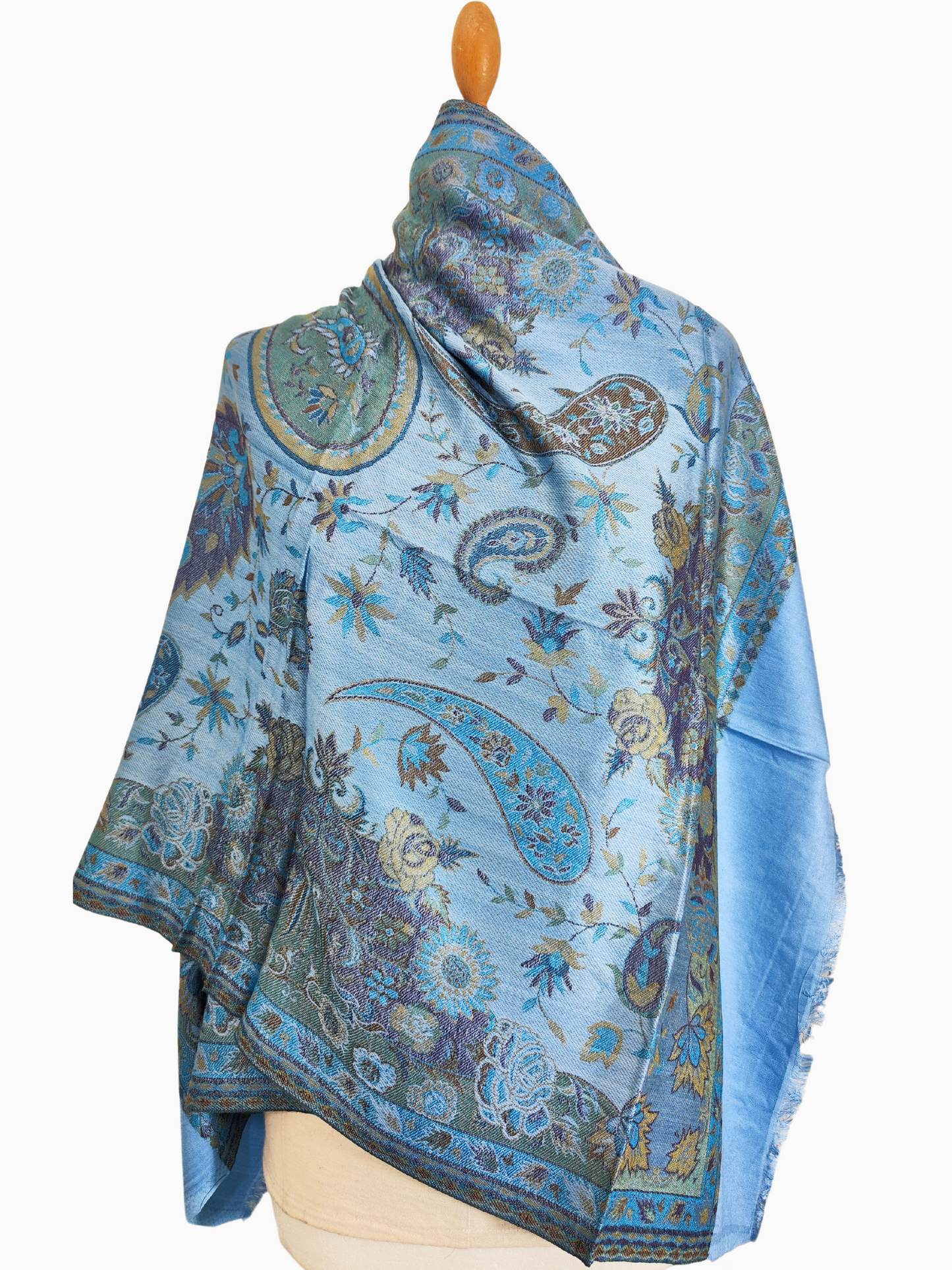 Châle en pashmina bleu avec motif cachemire et franges
Châle en Pashmina bleu avec motif cachemire, un luxueux châle en Pashmina bleu avec un motif cachemire, fait d'un mélange de Pashmina, de Laine et de Soie. Boho, Cachemire, Cachemire, Cadeau, Noël, Hiver, Chaud