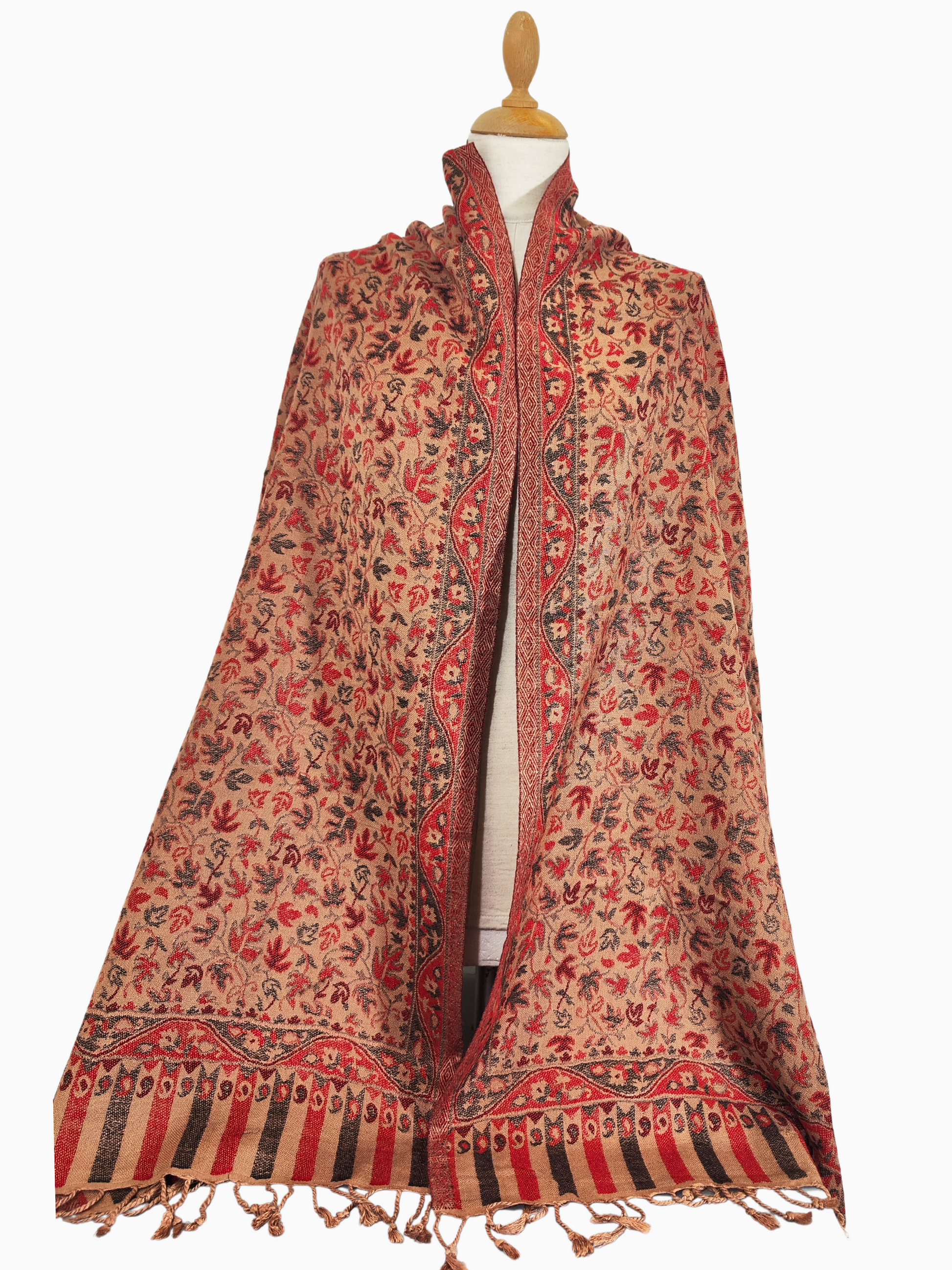 Ein Pashmina-Schal in warmen Rot-, Braun- und Cremetönen mit einem Blumen- und Blattmuster.

Ein luxuriöser Pashmina-Schal mit filigranen Blumen- und Blattmotiven, mit einer reichen Bordüre und warmen Herbstfarben.

Ein weicher, feiner Pashmina-Schal in einer warmen Farbpalette, verziert mit zarten Blumen- und Blattmustern.

Ein Flüstern des Herbstes in einem Pashmina-Schal, mit warmen Farben und einem zarten Blumentanz.